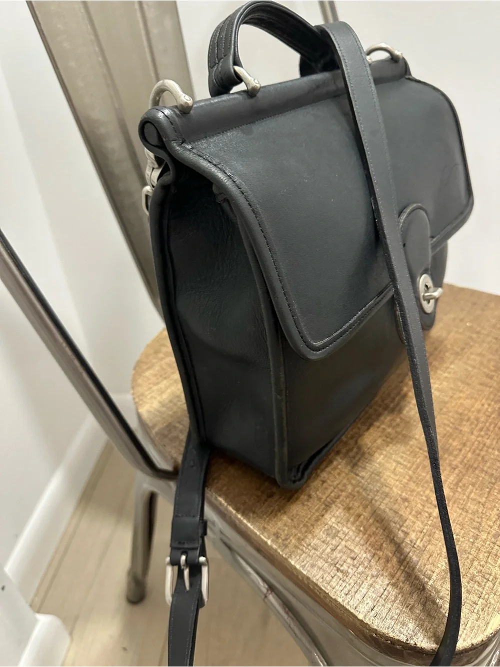Classic Black Leather Crossbody Satchel - Unbranded